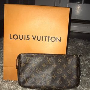 Perfect condition Louis clutch